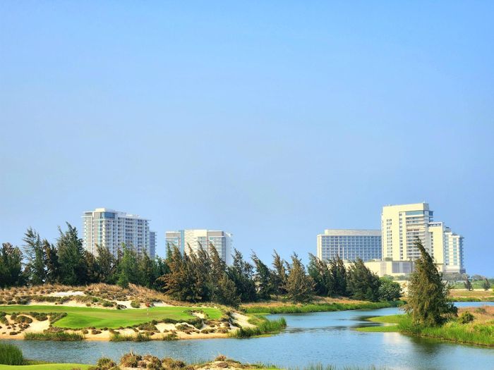 Đà Nẵng hiện có hệ thống lưu trú cao cấp phong phú, phân bố rộng khắp. Trong ảnh: Hoiana Resort & Golf (xã Duy Nghĩa) vừa có lần thứ hai được vinh danh là “Khu nghỉ dưỡng phức hợp hàng đầu thế giới” tại Giải thưởng Du lịch thế giới 2025. Ảnh: QUỐC TUẤN