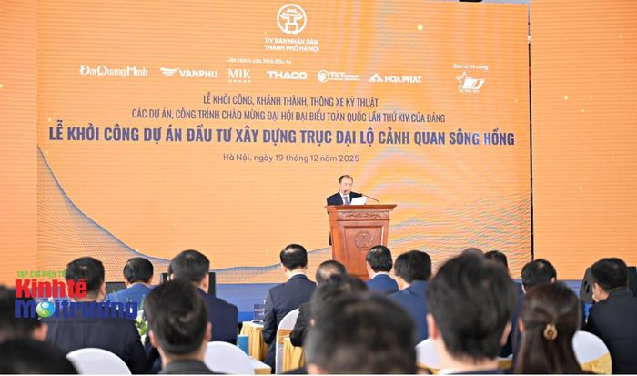  Ông Trần Đăng Khoa - Chủ tịch HĐQT Công ty Cổ phần Địa ốc Đại Quang Minh thay mặt cho liên danh các nhà đầu tư thông tin về siêu dự án Trục Đại lộ cảnh quan sông Hồng. 