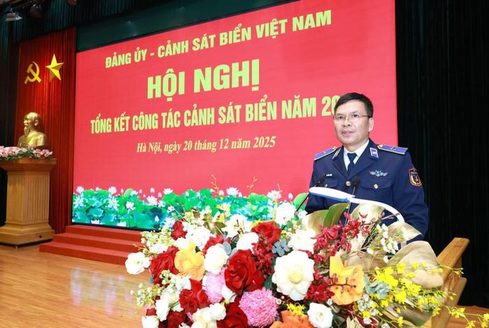  Thiếu tướng Lê Đình Cường, Tư lệnh Cảnh sát biển Việt Nam chủ trì hội nghị. 
