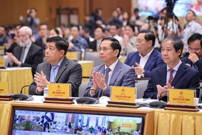 Các Phó Thủ tướng Bùi Thanh Sơn, Nguyễn Chí Dũng dự Diễn đàn. Ảnh: VGP/Nhật Bắc