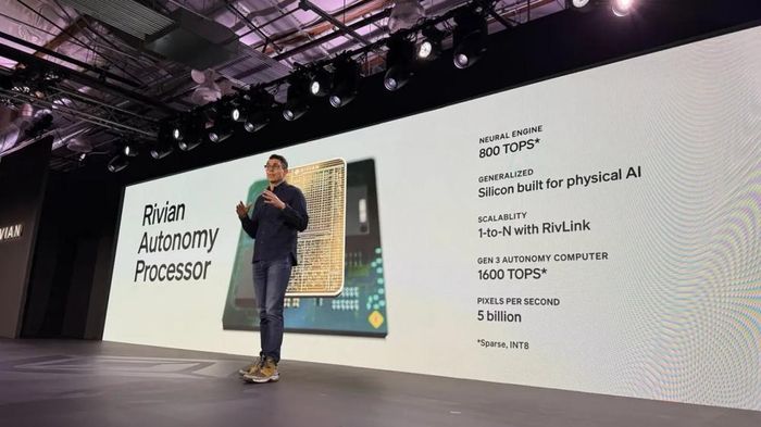 CEO của Rivian RJ Scaringe phát biểu tại “Autonomy and AI Day”