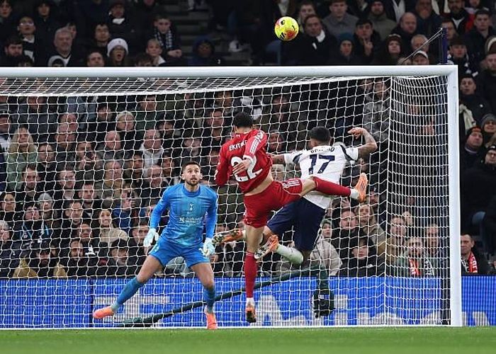 Ekitike mang về 3 điểm cho Liverpool.