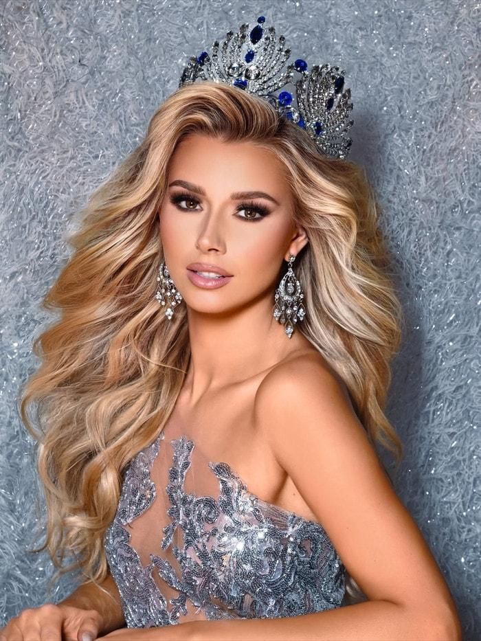 Yolina Lindquist đăng quang Miss Cosmo USA trước khi đến với Miss Cosmo 2025.