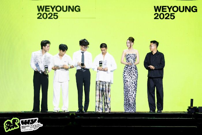 Chi Pu cho biết cô thấy tự hào vì những nhân vật trong WeYoung đều mang lại những giá trị tích cực cho cộng đồng, xã hội.