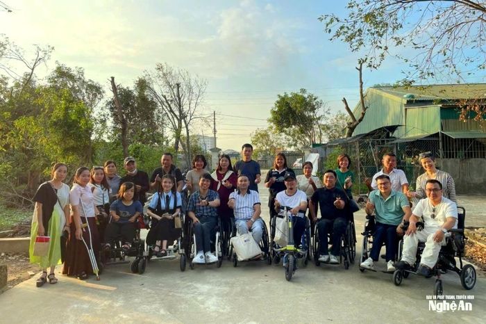 Những thành viên hoạt động tích cực của Câu lạc bộ Thanh niên khuyết tật tỉnh Nghệ An. Ảnh: CLB Thanh niên khuyết tật tỉnh