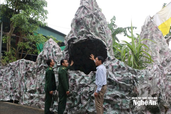 Không khí chuẩn bị đón Noel ở xứ đạo Thiên Tước. Ảnh: T.P