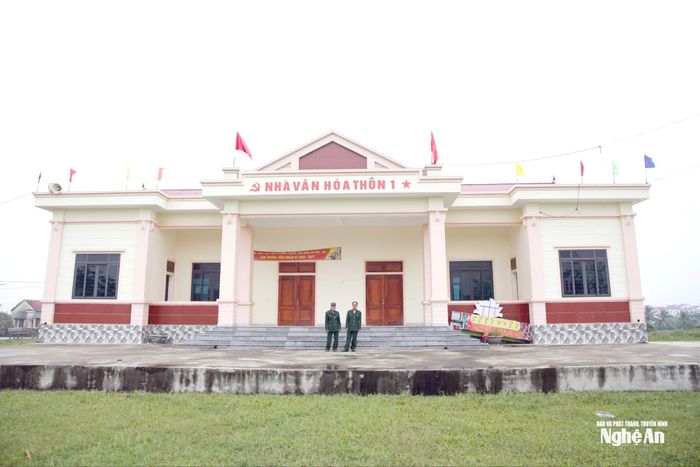 Nhà văn hóa thôn Tân Trai và sân thể thao được các cựu chiến binh tiên phong đóng góp, hoàn thiện. Ảnh: Thanh Quỳnh