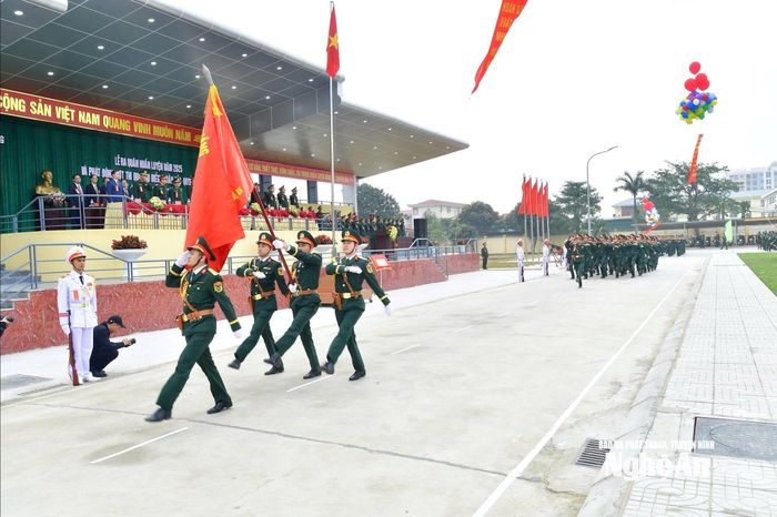 Truyền thống vẻ vang của LLVT tỉnh Nghệ An được hình thành, kết tinh từ trong gian lao thử thách, từ trong chiến đấu và lao động. Ảnh: Trọng Kiên