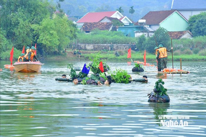 Khẩu đội súng máy phòng không 12,7mm cùng các đơn vị thực hành vượt sông trong diễn tập chiến thuật vòng tổng hợp cấp Tiểu đoàn năm 2025. Ảnh: Trọng Kiên
