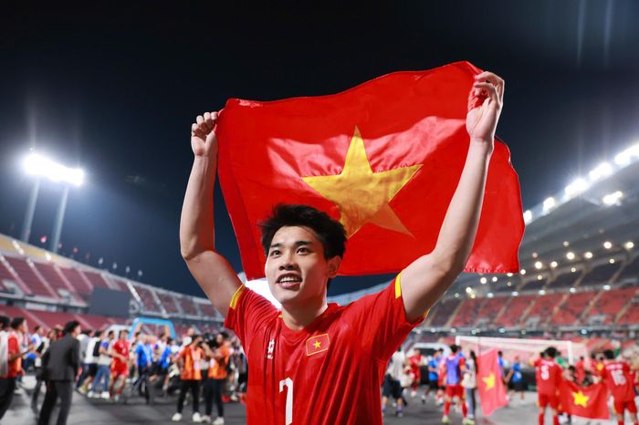 Nguyễn Đình Bắc vỡ òa cảm xúc khi cùng U22 Việt Nam giành chức vô địch. Ảnh: Hải Hoàng