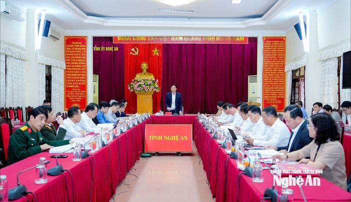 Hội nghị kiểm điểm, đánh giá, xếp loại tập thể, cá nhân Ban Thường vụ Tỉnh ủy năm 2025. Ảnh: Phạm Bằng