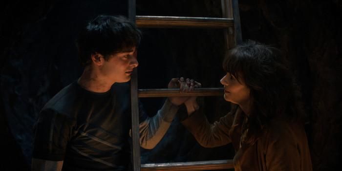 Thị trấn Hawkins rơi vào tình thế hỗn loạn sau sự trỗi dậy của Vecna (Ảnh: Netflix).