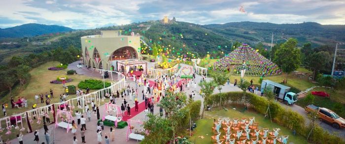 Bối cảnh được đầu tư bài bản trong một cảnh quay của “Vạn dặm yêu em”