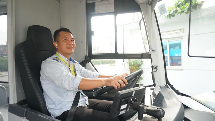 Công nhân lái xe Nguyễn Khải Hoàn - Xí nghiệp Xe khách Nam Hà Nội.
