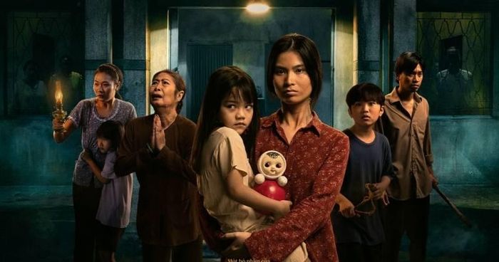 Diễn viên Trâm Anh (nhân vật ẵm con) và NSƯT Kim Phương (thứ 2 từ trái sang) là những điểm sáng nhất trong phim