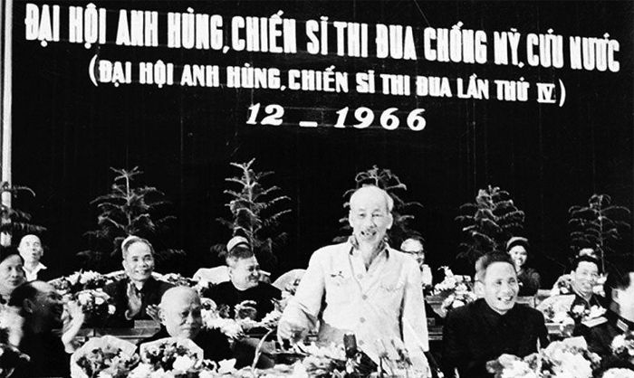 Chủ tịch Hồ Chí Minh nói chuyện tại Đại hội Anh hùng, Chiến sĩ thi đua chống Mỹ, cứu nước, tháng 12/1966. Ảnh: TL