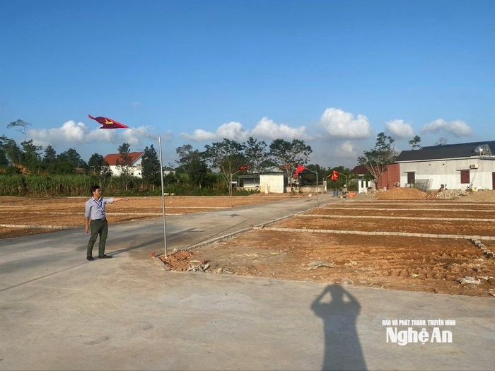 Đất tách thửa phân lô chưa có hạ tầng điện, nước. Ảnh: Văn Trường