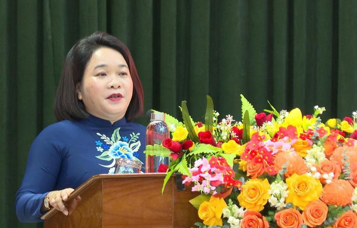 Trưởng ban Tuyên giáo và Dân vận Thành ủy Huỳnh Thị Thùy Dung phát biểu tại hội nghị. Ảnh: VIẾT TRỌNG