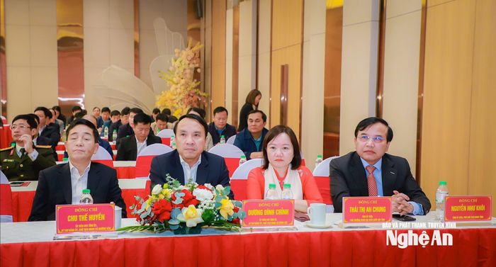Các đồng chí Ủy viên Ban Thường vụ Tỉnh ủy, lãnh đạo Đoàn ĐBQH tỉnh, Thường trực HĐND tỉnh Nghệ An tại Lễ kỷ niệm. Ảnh: Thành Duy