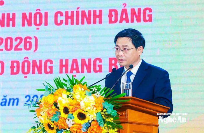 Đồng chí Hồ Lê Ngọc - Ủy viên Ban Thường vụ, Trưởng Ban Nội chính Tỉnh ủy trình bày diễn văn tại Lễ kỷ niệm. Ảnh: Thành Duy