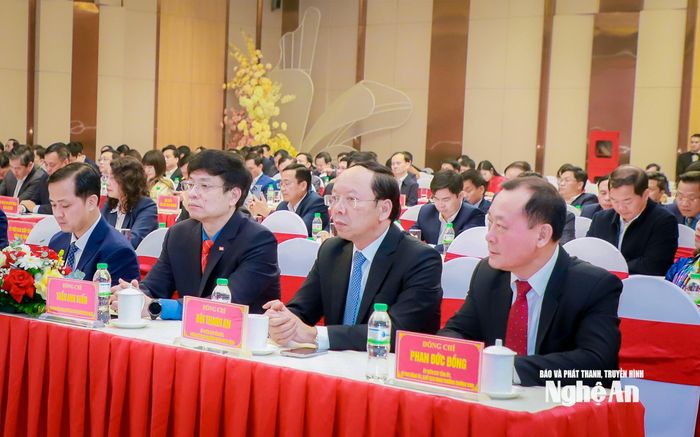 Các đồng chí lãnh đạo tỉnh Nghệ An tại Lễ kỷ niệm. Ảnh: Thành Duy