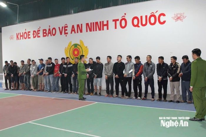 Các đối tượng bị bắt giữ. Ảnh: Phạm Thủy