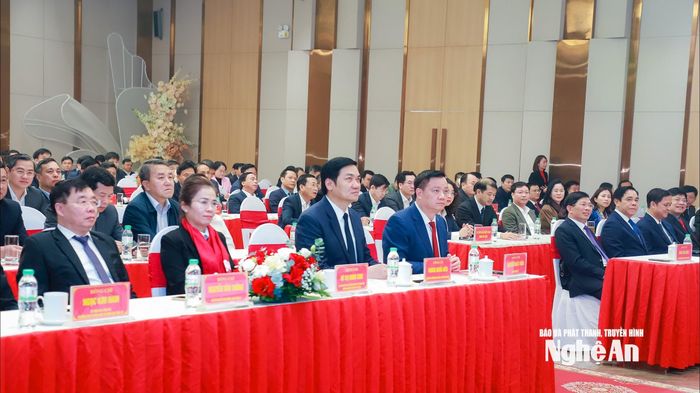 Các đồng chí lãnh đạo Ban Nội chính Trung ương, tỉnh Nghệ An và các đại biểu dự Lễ kỷ niệm. Ảnh: Thành Duy