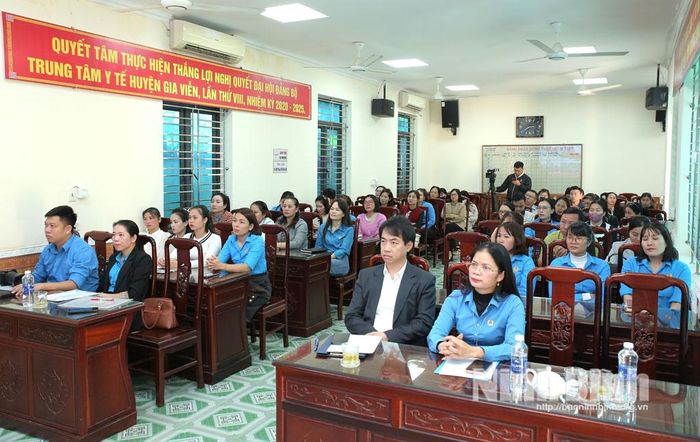 Các đại biểu dự hội nghị.