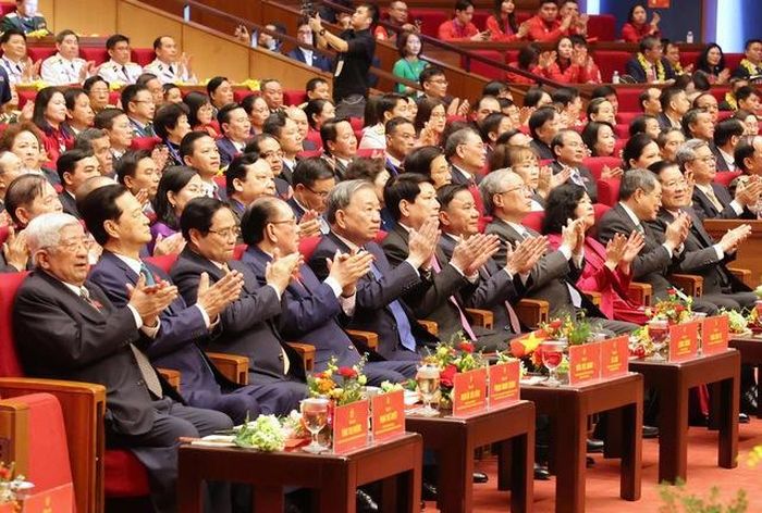 Tổng Bí thư Tô Lâm cùng các đồng chí lãnh đạo, nguyên lãnh đạo Đảng, Nhà nước dự Đại hội - Ảnh: VGP/Nhật Bắc