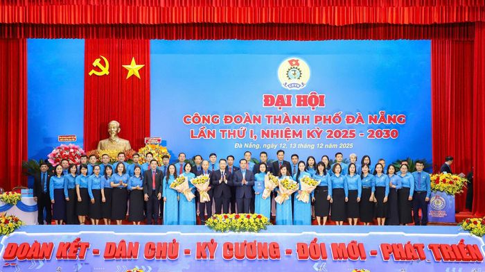 Ban Chấp hành Công đoàn thành phố khóa I, nhiệm kỳ 2025-2030 ra mắt tại Đại hội. Ảnh: P.H