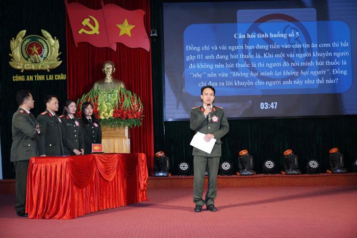 Đội thi Khối An ninh Nhân dân thi phần thi xử lý tình huống.