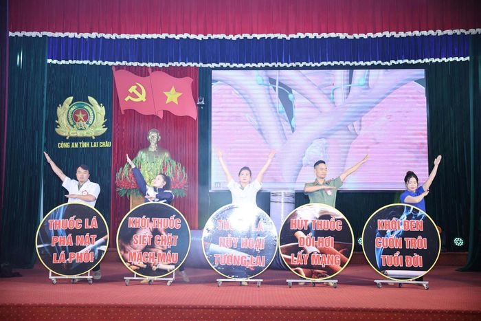 Phần thi năng khiếu của Đội thi Phòng Hậu cần.
