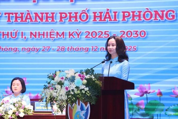 Bà Trần Thu Hương, Thành ủy viên, Phó Chủ tịch Ủy ban MTTQ Việt Nam thành phố, Chủ tịch Hội LHPN thành phố Hải Phòng, phát biểu khai mạc Đại hội