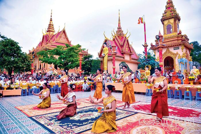 Sắc màu văn hoá độc đáo của đồng bào Khmer là tiềm năng để Cà Mau phát triển du lịch.