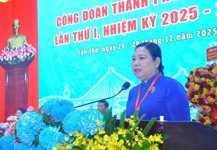 Bà Hồ Thị Cẩm Đào, Phó Bí thư Thành ủy, Chủ tịch Ủy ban MTTQ Việt Nam TP Cần Thơ phát biểu chỉ đạo Đại hội. Ảnh Văn Dương 