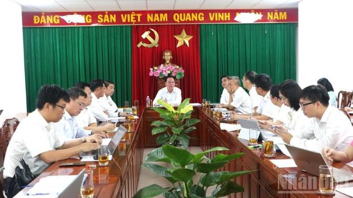  Quang cảnh buổi làm việc. 