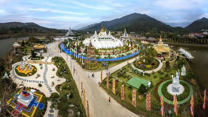 Quần thể Đại Bảo Tháp Mandala Tây Thiên. (Ảnh: BTC)
