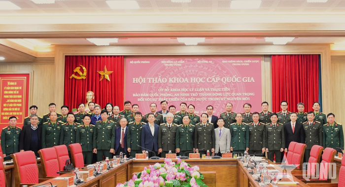 Các đại biểu chụp ảnh chung.