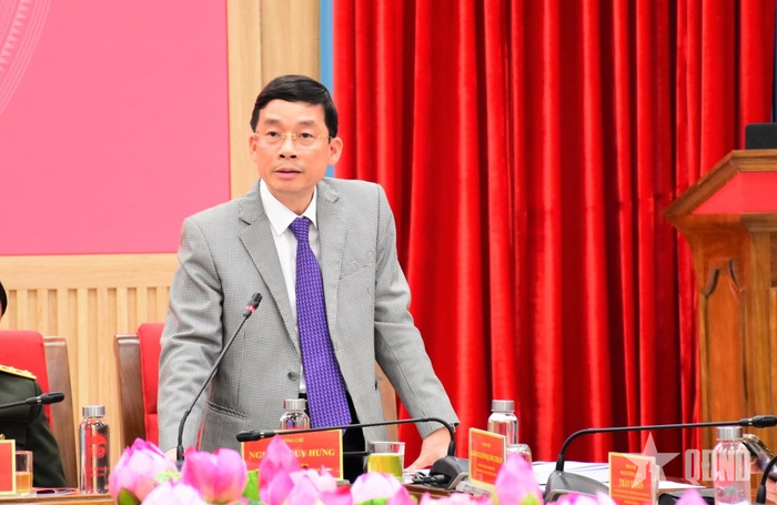 Đồng chí Nguyễn Duy Hưng, Phó trưởng ban Chính sách, Chiến lược Trung ương điều hành thảo luận.