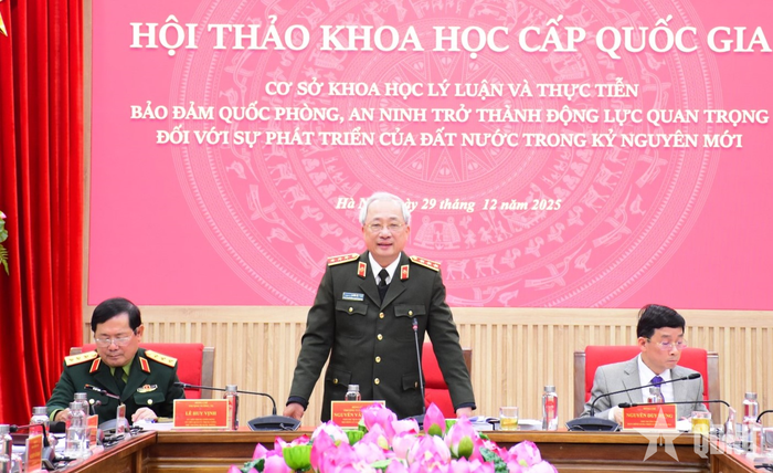 Thượng tướng, GS, TS Nguyễn Văn Thành phát biểu tại hội thảo.