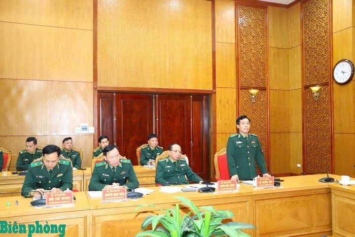 Thiếu tướng Vũ Quốc Ân, Ủy viên Ban Thường vụ Đảng ủy, Phó Chính ủy Bộ đội Biên phòng phát biểu tại buổi làm việc. Ảnh: Trần Đức