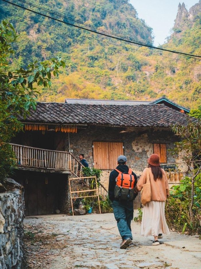 Trẻ em thích thú trải nghiệm nhịp sống tại ngôi làng cổ