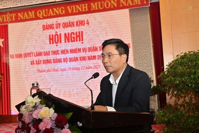Đồng chí Thượng tướng Nguyễn Doãn Anh, Ủy viên Ban Chấp hành Trung ương Đảng, Bí thư Tỉnh ủy Thanh Hóa phát biểu tại hội nghị.
