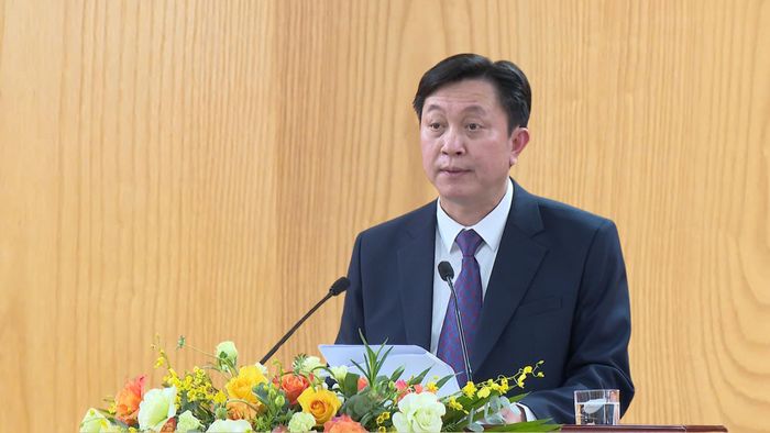 Đồng chí Lò Văn Cương - Ủy viên Ban Thường vụ, Trưởng Ban Nội chính Tỉnh ủy trình bày diễn văn ôn lại truyền thống 60 năm ngành Nội chính Đảng.