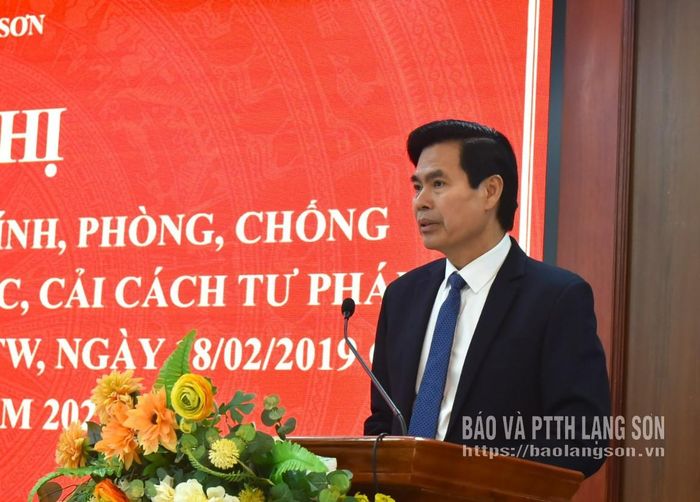 Đồng chí Hoàng Quốc Khánh, Bí thư Tỉnh ủy, Trưởng Ban Chỉ đạo phòng, chống tham nhũng, lãng phí, tiêu cực tỉnh phát biểu tại hội nghị