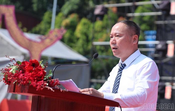 Ông Trần Trung Kiên - Chủ tịch UBND xã Bảo Hà cho biết: Xã triển khai “mục tiêu kép” - vừa sắp xếp, kiện toàn bộ máy chính quyền để bảo đảm vận hành thông suốt, ổn định, hiệu lực, hiệu quả, vừa thúc đẩy phát triển kinh tế - xã hội, không gián đoạn đời sống và sản xuất của người dân.