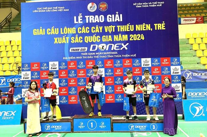  Gia Khánh giành huy chương Vàng nội dung đơn nam tại Giải cầu lông các cây vợt thiếu niên, trẻ xuất sắc Quốc gia năm 2024. 