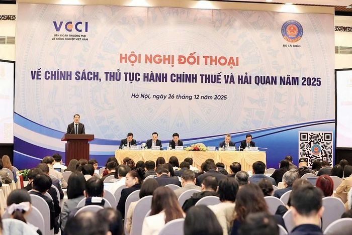 Thứ trưởng Bộ Tài chính Cao Anh Tuấn phát biểu tại hội nghị đối thoại, ngày 26/12/2025. Ảnh: Đức Thanh
