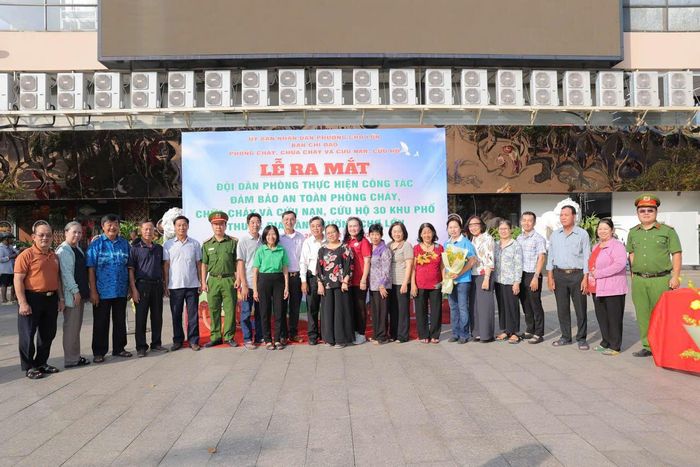 Buổi lễ ra mắt đội dân phòng