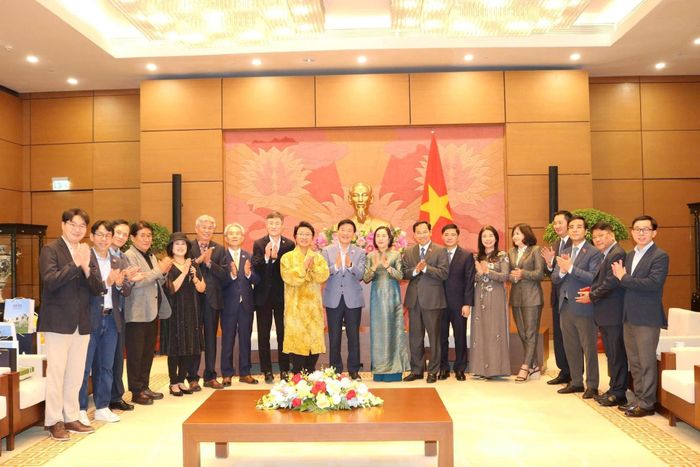Phó Chủ tịch Quốc hội Nguyễn Thị Thanh tiếp Đoàn Hội đồng Tư vấn thẩm định đạo đức Quốc hội của Hàn Quốc.